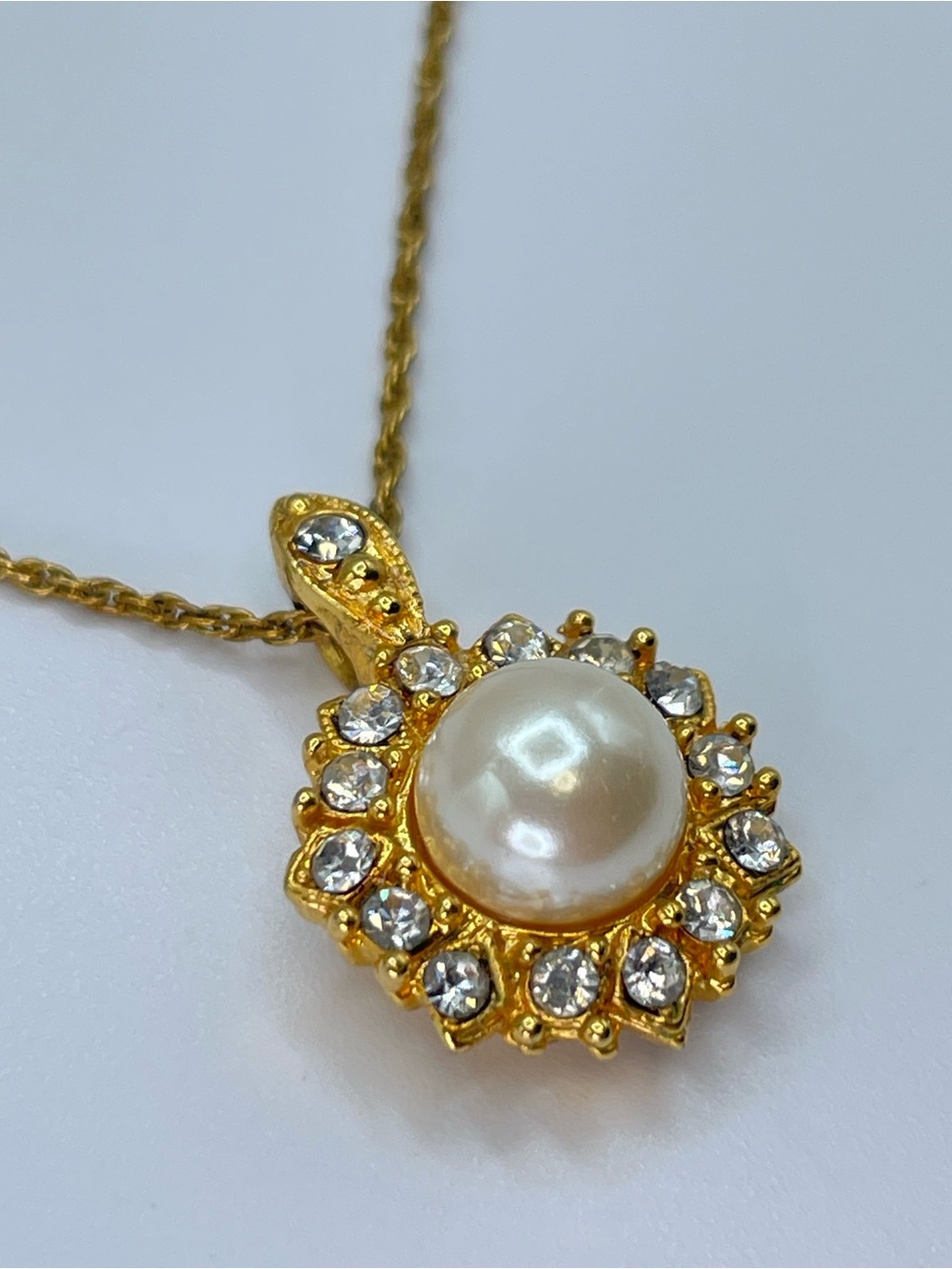 Marvella Gold Tone Faux Pearl White Crystal Halo Pendant Necklace Vintage